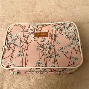 Travel cosmetic case from Papinelle